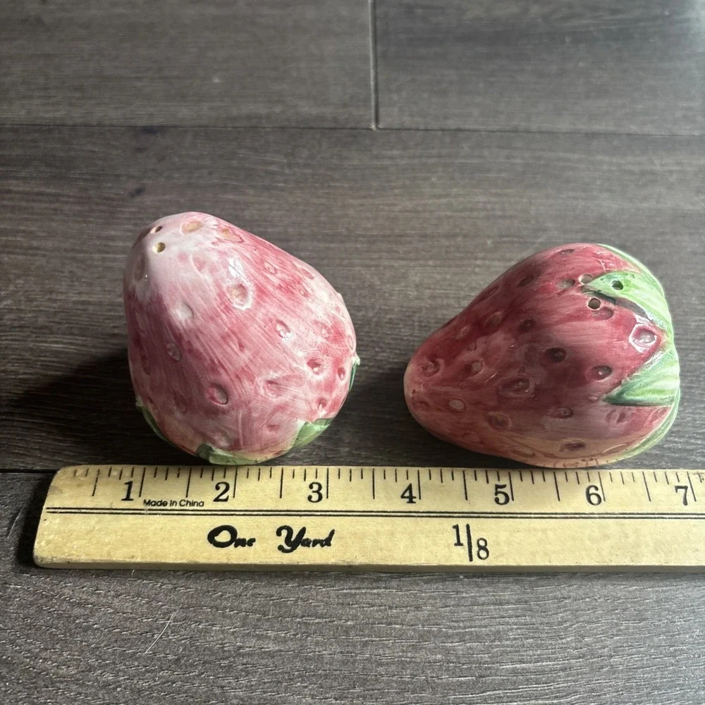 Vintage Stoneware STRAWBERRY JAPAN Salt Pepper Shakers Set Cottage Core